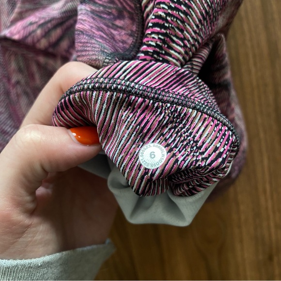 Lululemon Swift Speed High-Rise Tight 28" Size 6 - Picture 6 of 7